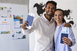 pareja feliz después de la Regularización migratoria
